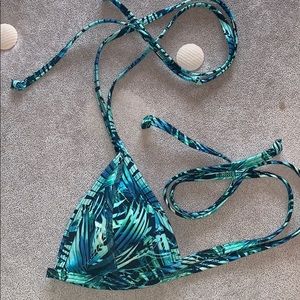 •Palm Print Triangle Top•